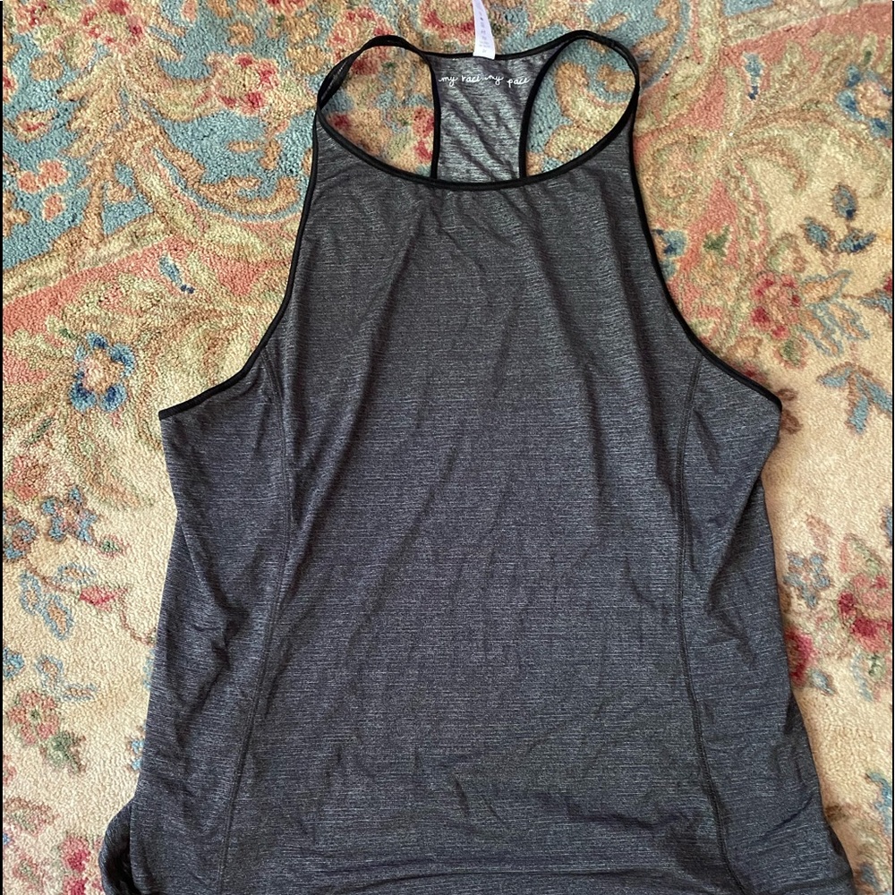Lululemon grey tank. Never worn. Size 12